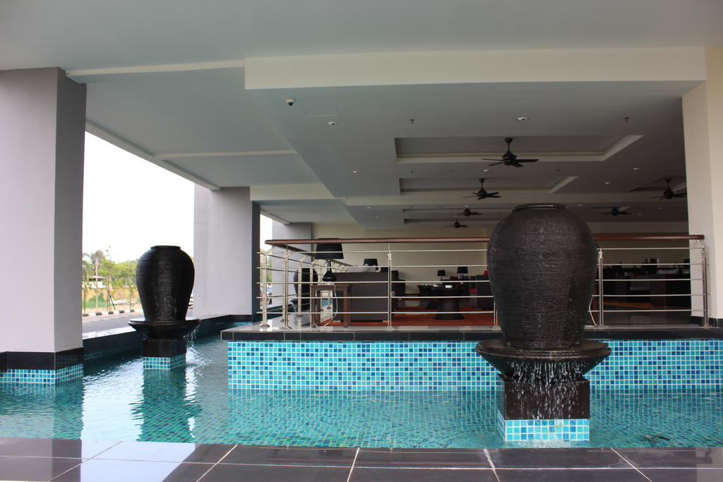 ไรอา โฮเทล แอนด์ คอนเวนชั่น เซนเตอร์ เตเรงกานู Hotel กัวลาตรังกานู ภายนอก รูปภาพ