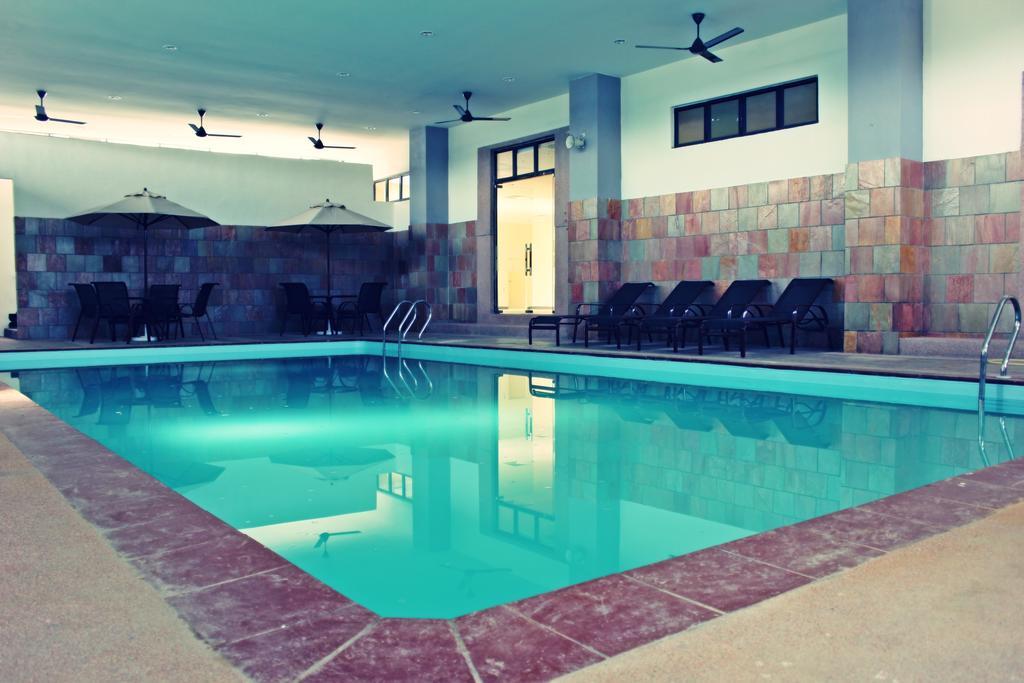 ไรอา โฮเทล แอนด์ คอนเวนชั่น เซนเตอร์ เตเรงกานู Hotel กัวลาตรังกานู ภายนอก รูปภาพ