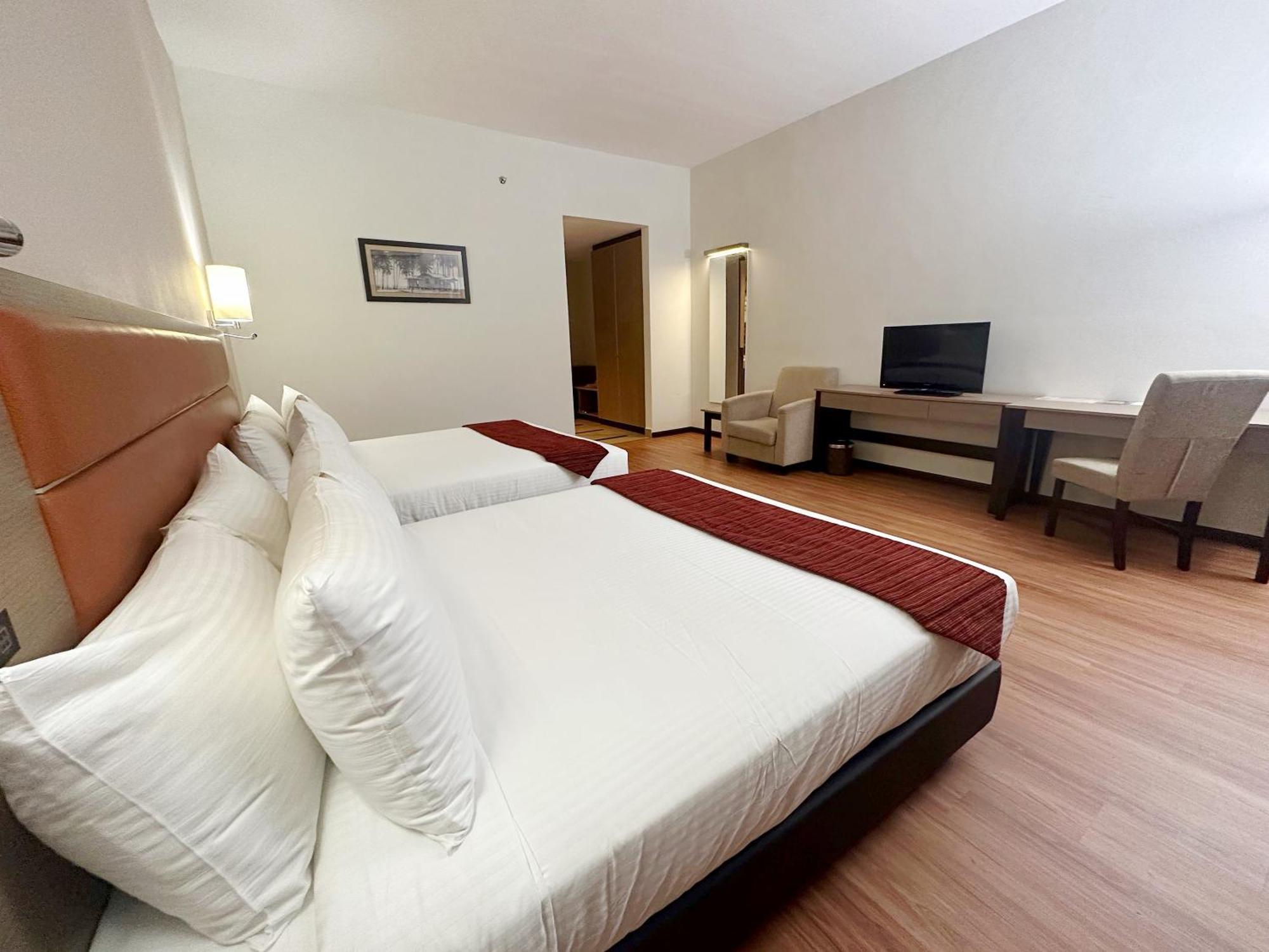 ไรอา โฮเทล แอนด์ คอนเวนชั่น เซนเตอร์ เตเรงกานู Hotel กัวลาตรังกานู ภายนอก รูปภาพ
