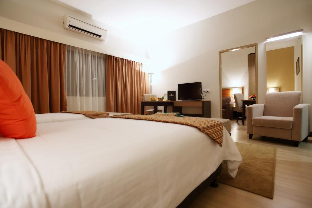 ไรอา โฮเทล แอนด์ คอนเวนชั่น เซนเตอร์ เตเรงกานู Hotel กัวลาตรังกานู ภายนอก รูปภาพ
