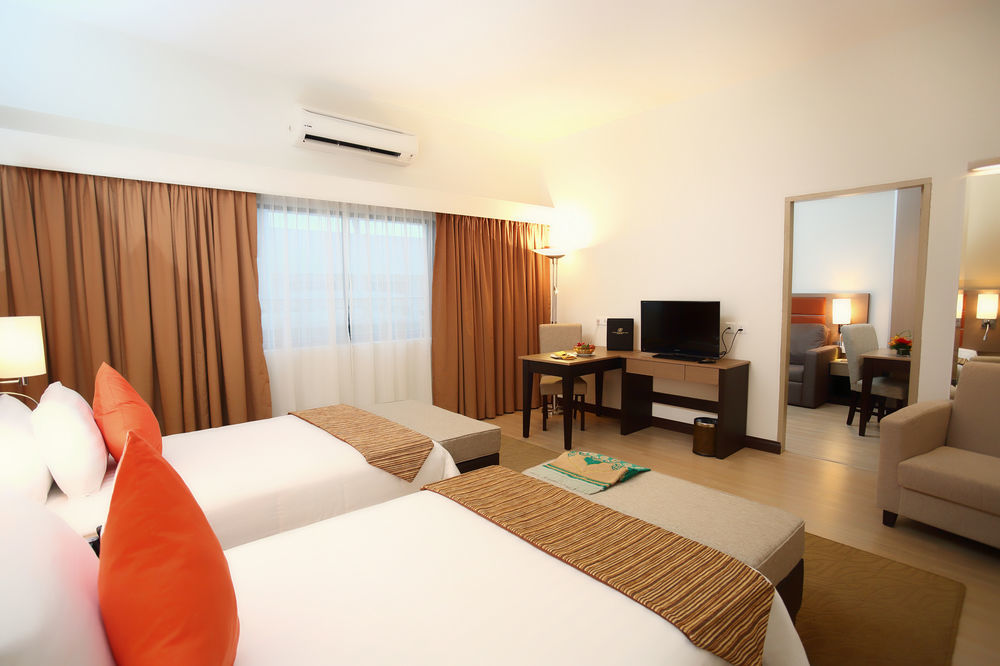 ไรอา โฮเทล แอนด์ คอนเวนชั่น เซนเตอร์ เตเรงกานู Hotel กัวลาตรังกานู ภายนอก รูปภาพ