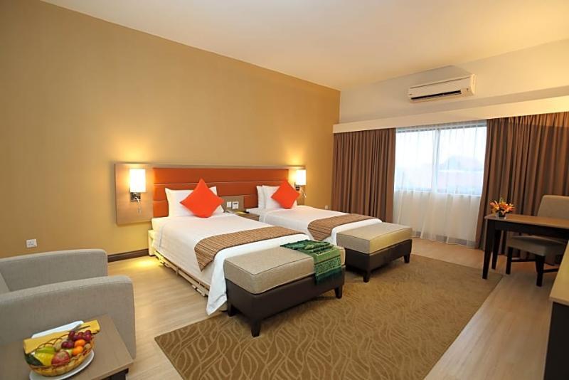 ไรอา โฮเทล แอนด์ คอนเวนชั่น เซนเตอร์ เตเรงกานู Hotel กัวลาตรังกานู ภายนอก รูปภาพ